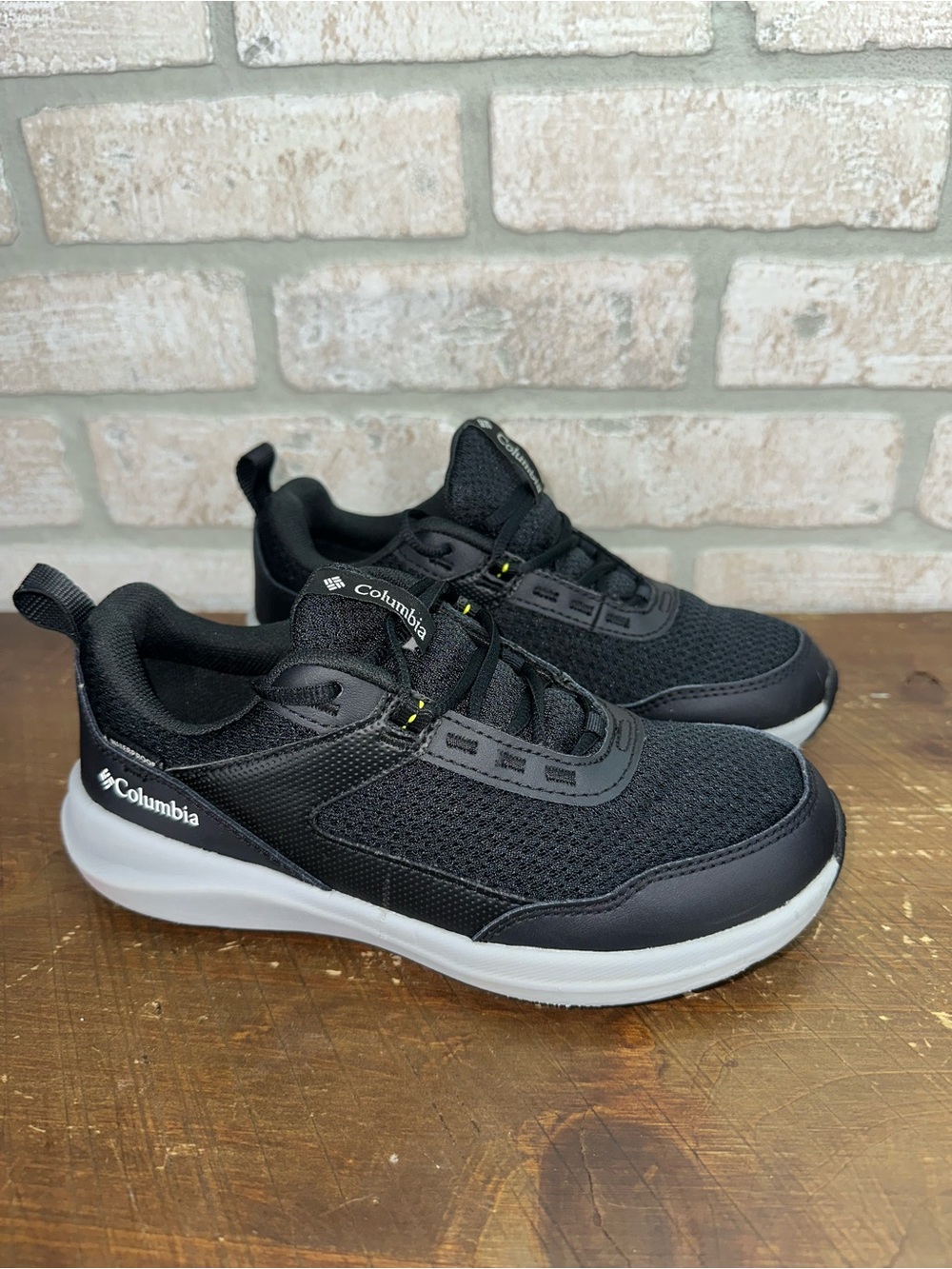 Columbia Big Kids' Hatana Waterproof Shoe Size 2Y - 0405